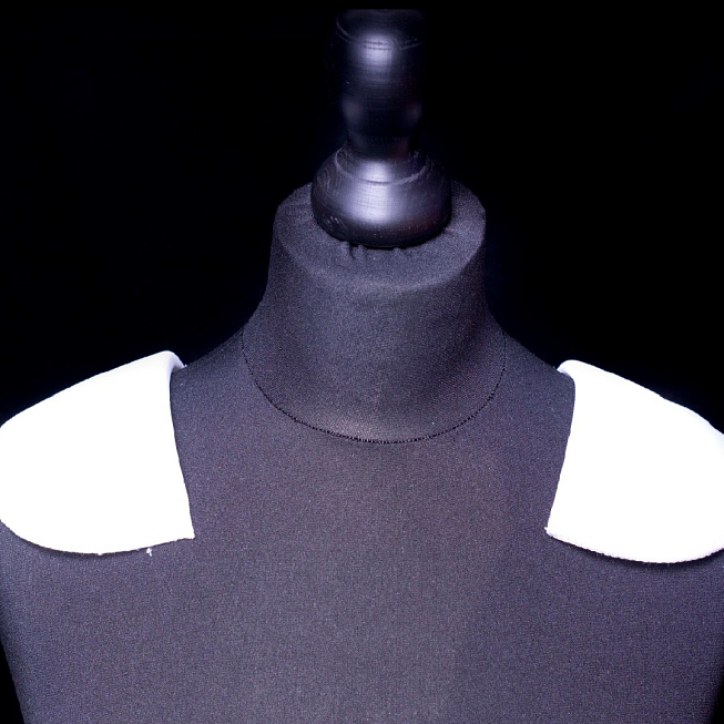 Medium White Shoulder Pads, 20 Pairs