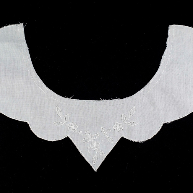 Broderie Anglaise Neckline 36491