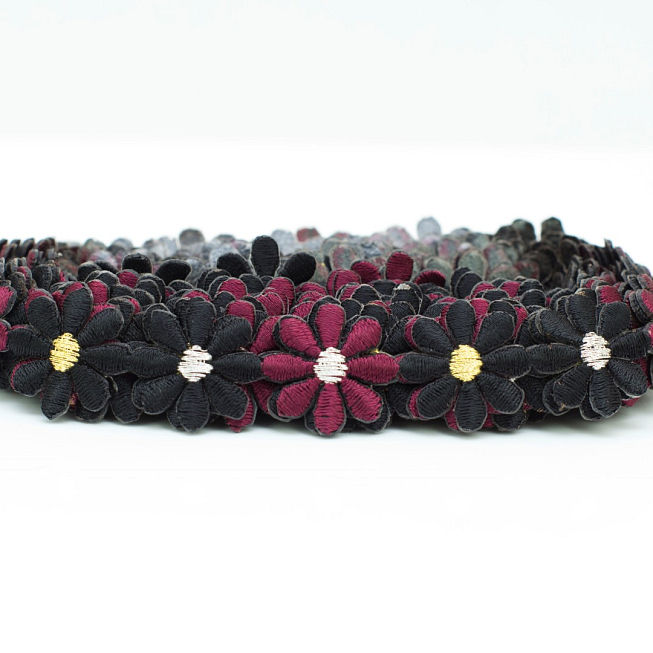 Black with Burgundy Daisy Applique Trim (Iron-on), 3.8m